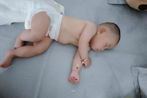 新野怀孕多久会显肚子